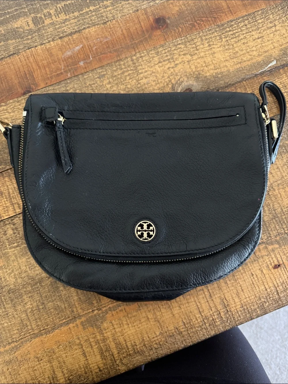 Tory Burch Black Pebbled Leather Crossbody with Gold Logo - Picture 4 of 9